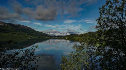 photo-lac-montagne-ciel-norvege-raphael-dahan-pilote-de-drone-professionnel